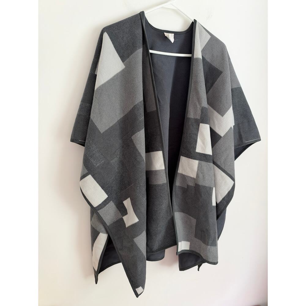 Woolrich Wrap Shawl Cape Womens One Size Gray Fleece Reversible Cozy Warm Poncho - Picture 4 of 6